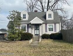 Pre-foreclosure in  PEACHTREE AVE Louisville, KY 40215