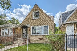 Pre-foreclosure in  W WABANSIA AVE Chicago, IL 60647