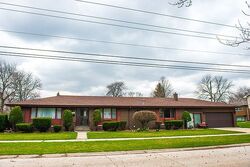 Pre-foreclosure in  176TH ST Lansing, IL 60438