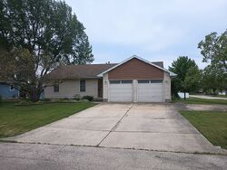 Pre-foreclosure in  W EATON AVE Elwood, IL 60421