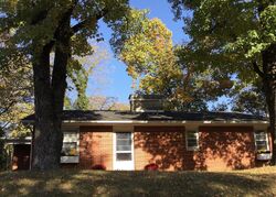 Pre-foreclosure in  HILL CREST DR Highland, IL 62249