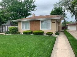 Pre-foreclosure in  DOBSON AVE South Holland, IL 60473