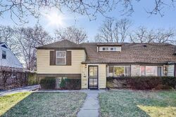 Pre-foreclosure in  S LUELLA AVE Chicago, IL 60617