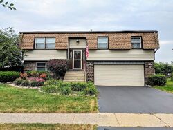 Pre-foreclosure in  PRESIDENT ST Glendale Heights, IL 60139