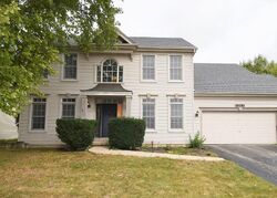 Pre-foreclosure in  GREEN PL Geneva, IL 60134