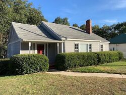 Pre-foreclosure in  KENWORTH ST Vidalia, GA 30474