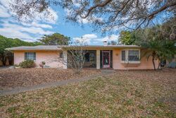 Pre-foreclosure in  PARKVIEW DR Sarasota, FL 34243