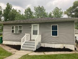 Pre-foreclosure in  NEW HAMPSHIRE ST Lake Station, IN 46405