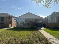 Pre-foreclosure in  S HOMAN AVE Chicago, IL 60652