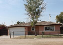 Pre-foreclosure in  APPLE ST Bakersfield, CA 93307