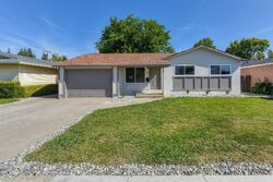 Pre-foreclosure in  ANOKA AVE Sacramento, CA 95832