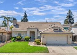 Pre-foreclosure in  PISTACHIO AVE Clovis, CA 93611