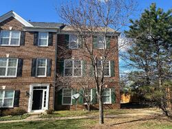 Pre-foreclosure in  VILLAGE FOUNTAIN PL Centreville, VA 20120