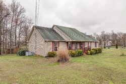  Creekside Dr, Fayetteville TN