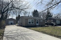 Pre-foreclosure in  ORCHARD AVE Aurora, OH 44202