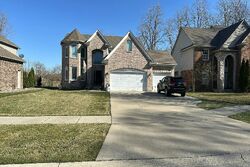 Pre-foreclosure in  RIVERCREST DR Sterling Heights, MI 48312
