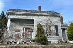Pre-foreclosure in  WARREN ST Fall River, MA 02721