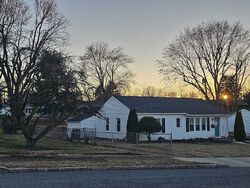 Pre-foreclosure in  WAYNE AVE Hagerstown, MD 21742
