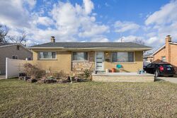 Pre-foreclosure in  FAIRVIEW DR Dearborn Heights, MI 48127