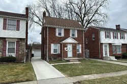 Pre-foreclosure in  GREENVIEW AVE Detroit, MI 48219
