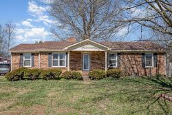 Pre-foreclosure in  CAMPFIRE DR Murfreesboro, TN 37129