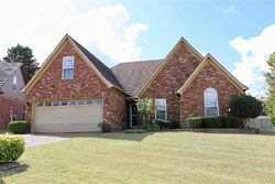 Pre-foreclosure in  LEE SIDE CV Cordova, TN 38016