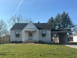 Pre-foreclosure in  CASEYVILLE AVE Belleville, IL 62226