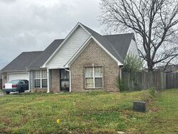 Pre-foreclosure in  CRYSTAL DR Horn Lake, MS 38637