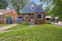 Pre-foreclosure in  SUNSET AVE Warren, MI 48091