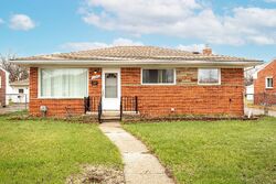 Pre-foreclosure in  CAMPBELL AVE Warren, MI 48089