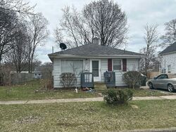 Pre-foreclosure in  PHILO AVE Muskegon, MI 49441