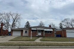 Pre-foreclosure in  RICHARD DR Warren, MI 48089
