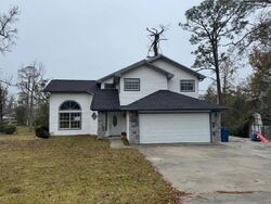 Pre-foreclosure in  W PARK MANOR DR Lake Charles, LA 70611