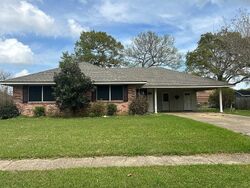 Pre-foreclosure in  VANCOUVER DR Lafayette, LA 70507