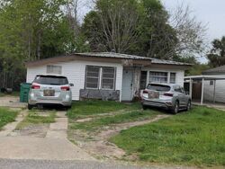 Pre-foreclosure in  TRUDEAU DR Metairie, LA 70003