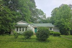 Pre-foreclosure in  GLENMAR AVE Monroe, LA 71201
