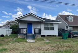 Pre-foreclosure in  FRANCIS ST Marrero, LA 70072