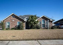 Pre-foreclosure in  RIDGEWOOD DR La Place, LA 70068