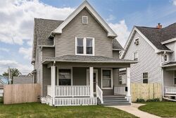 Pre-foreclosure in  8TH AVE SW Cedar Rapids, IA 52404