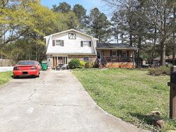 Pre-foreclosure in  MACEDONIA DR Powder Springs, GA 30127