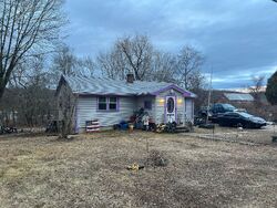 Pre-foreclosure in  OLD HARTFORD RD Colchester, CT 06415