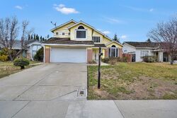 Pre-foreclosure in  HALLWOOD CT Sacramento, CA 95823