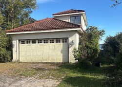 Pre-foreclosure in  CLUB HOUSE DR Lillian, AL 36549