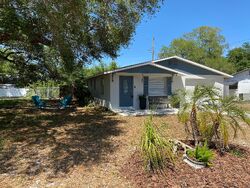 Pre-foreclosure in  DAVIS BLVD Sarasota, FL 34237