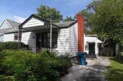 Pre-foreclosure in  RIVERSIDE DR South Holland, IL 60473