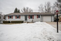 Pre-foreclosure in  NORTHVIEW RD Waukesha, WI 53188
