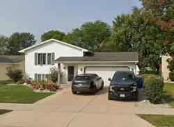 Pre-foreclosure in  GRACELAND DR Oshkosh, WI 54904