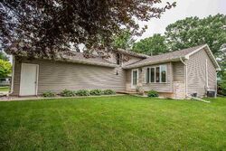 Pre-foreclosure in  WHEATFIELD WAY Oshkosh, WI 54904