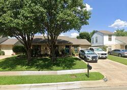 Pre-foreclosure in  SANDALWOOD LN Arlington, TX 76017