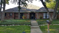 Pre-foreclosure in  MILL RUN DR Arlington, TX 76006